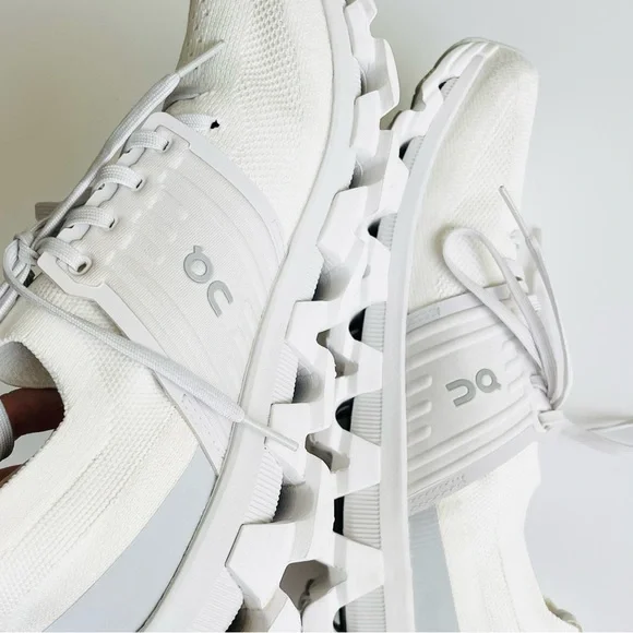 On Running SIZE 8.5 Cloudswift 3 white sneakers - Picture 6 of 10